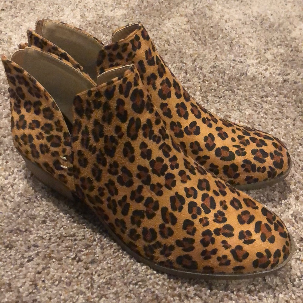 Leopard print bootie